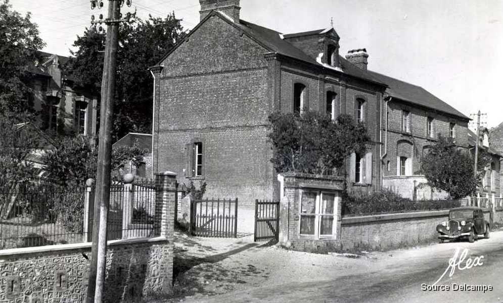 14 Couronne La Meurdrac Mairie et Ecole.jpg